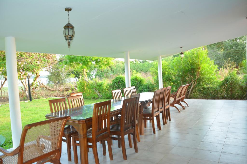 Serenity Lake Resort Yala Tissamaharama Exteriör bild