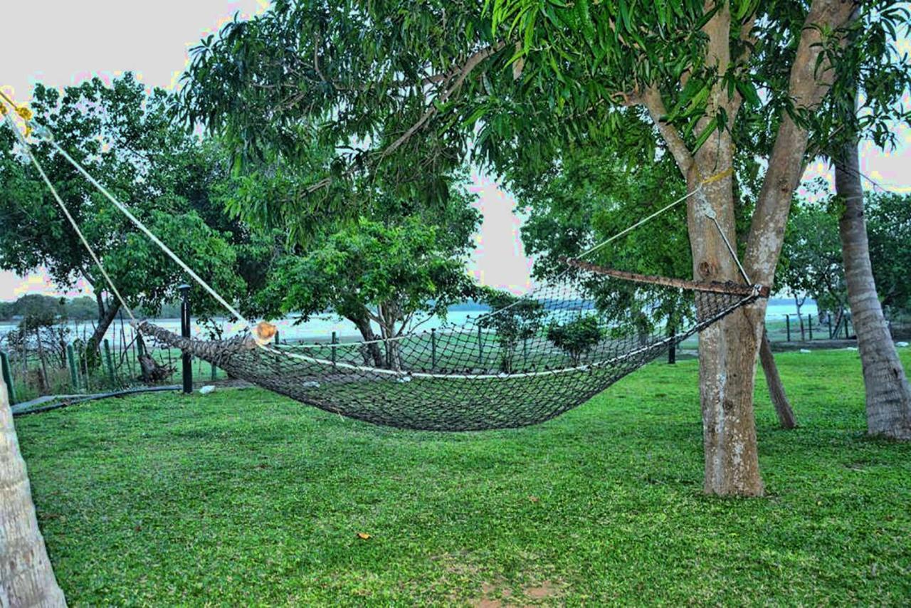 Serenity Lake Resort Yala Tissamaharama Exteriör bild